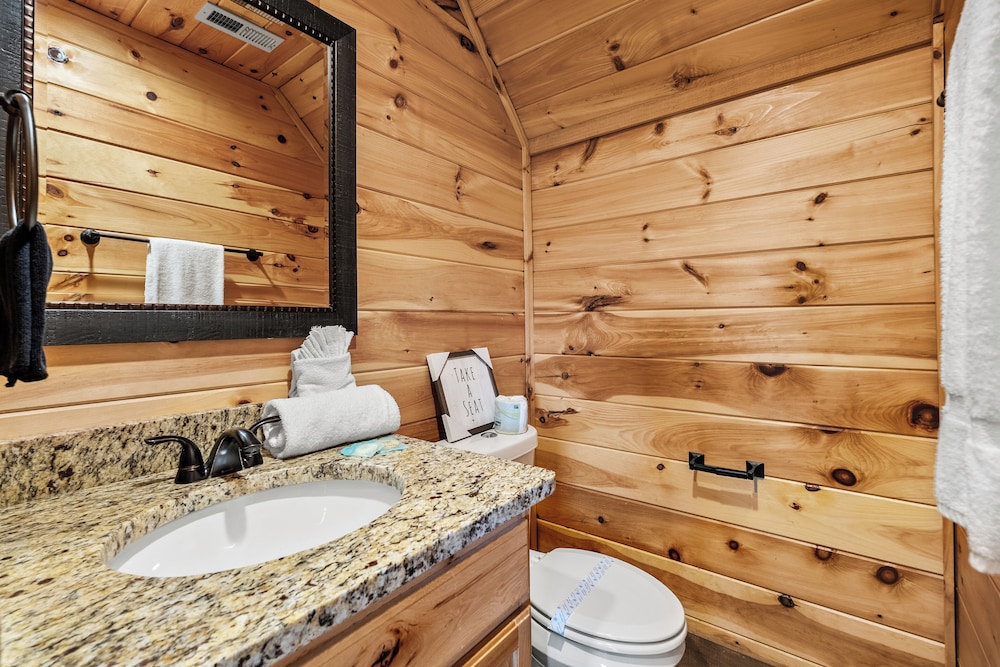 Amazing View Cabin w Gameroom Hot Tub Fire Pit