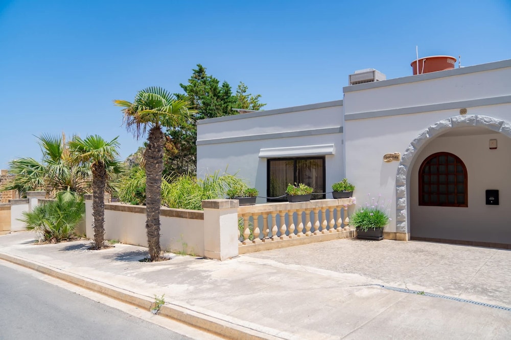 Villa Stephanotis - 3 Bedroom Villa With Pool