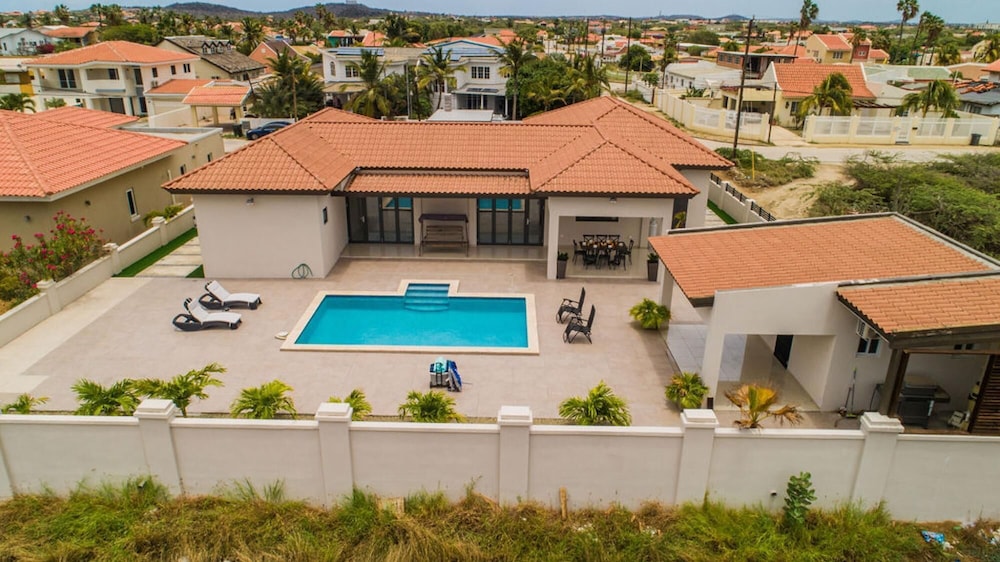 NEW 6BR Villa w Pool Across Street Palmbeach