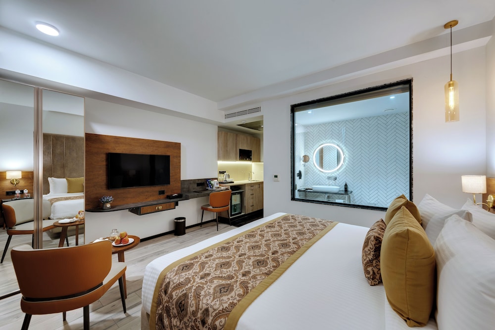 Hays AIR By Ahuja Residences - Golf Course Ext. Road & Sector 51