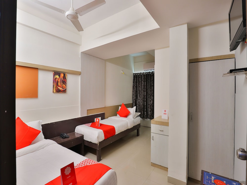OYO 14942 Hotel Maple Leaf