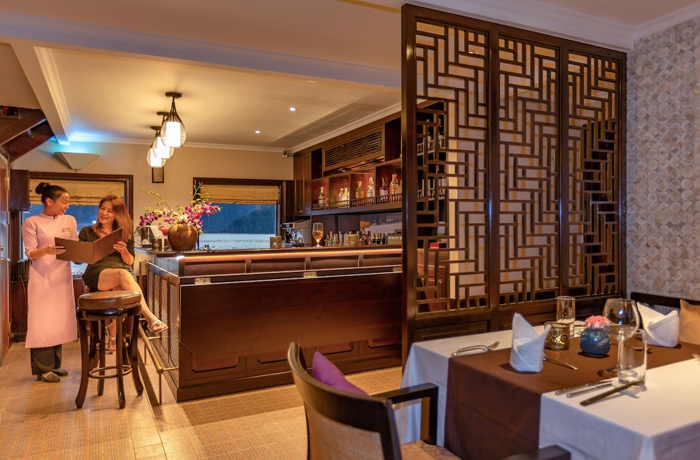 Heritage Line Violet cruise – Ha Long Bay & Lan Ha Bay