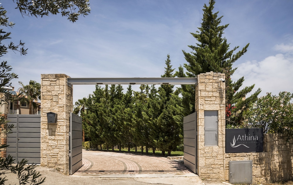 Athina Luxury Villas