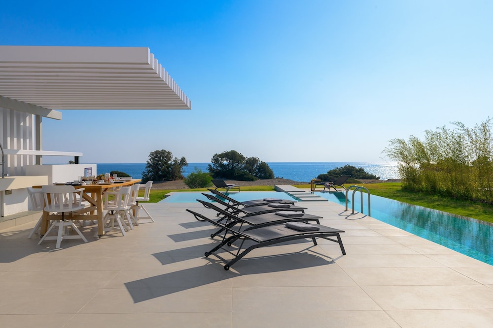 Albatross Beach Front Villas
