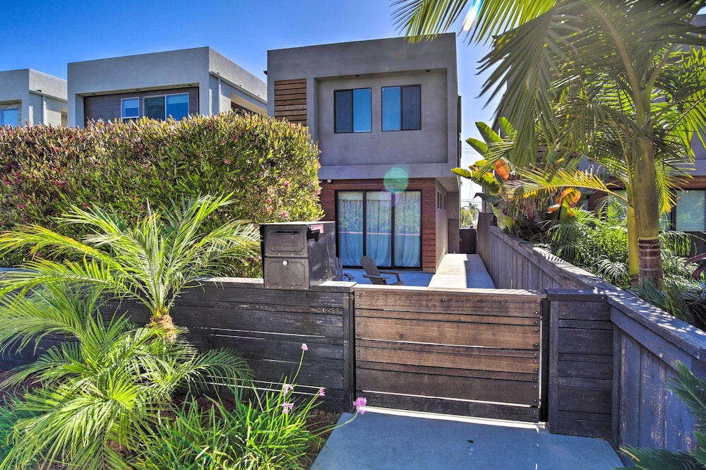 Chic San Diego Abode Rooftop Balcony + Bay Views!