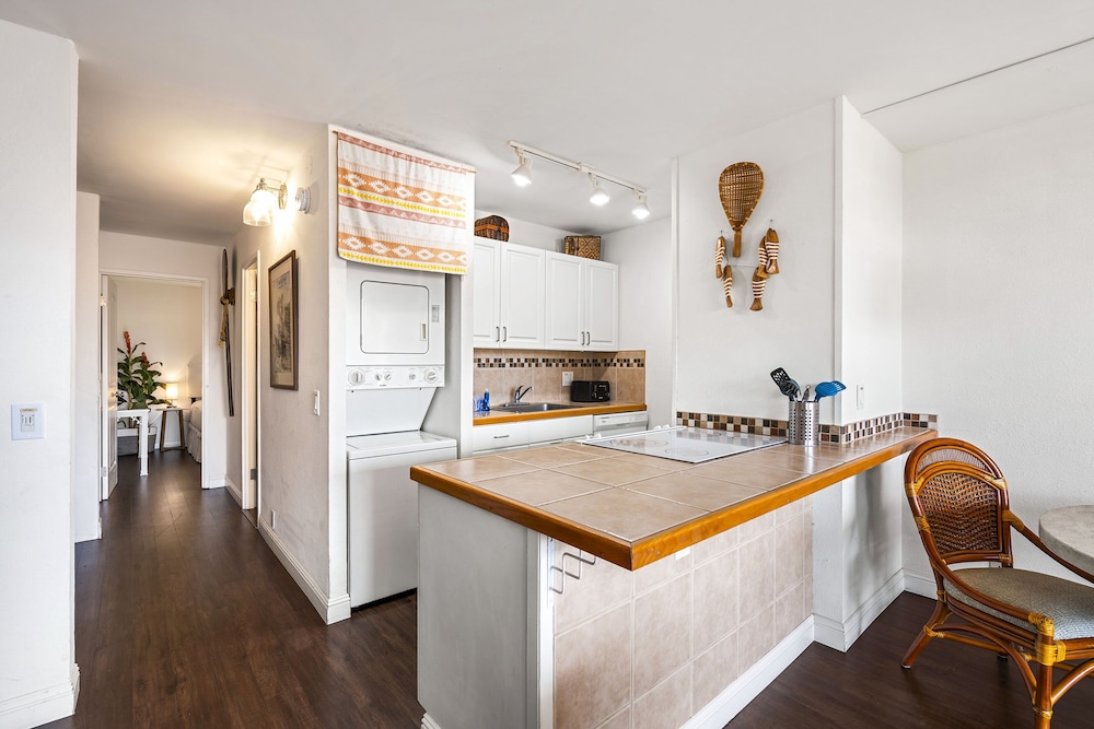 Maui Vista 2-301 - Modern and Bright Renovation in Building 2, No Carpet, AC!