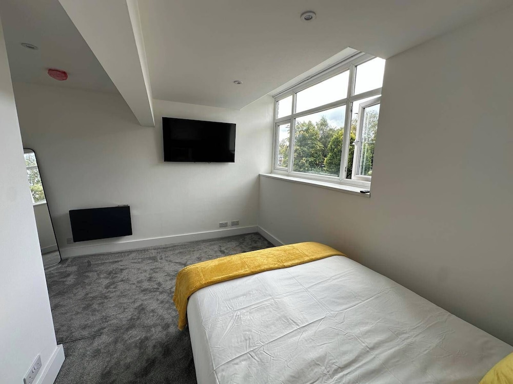 6 Guests/free Parking/old Trafford/20min City