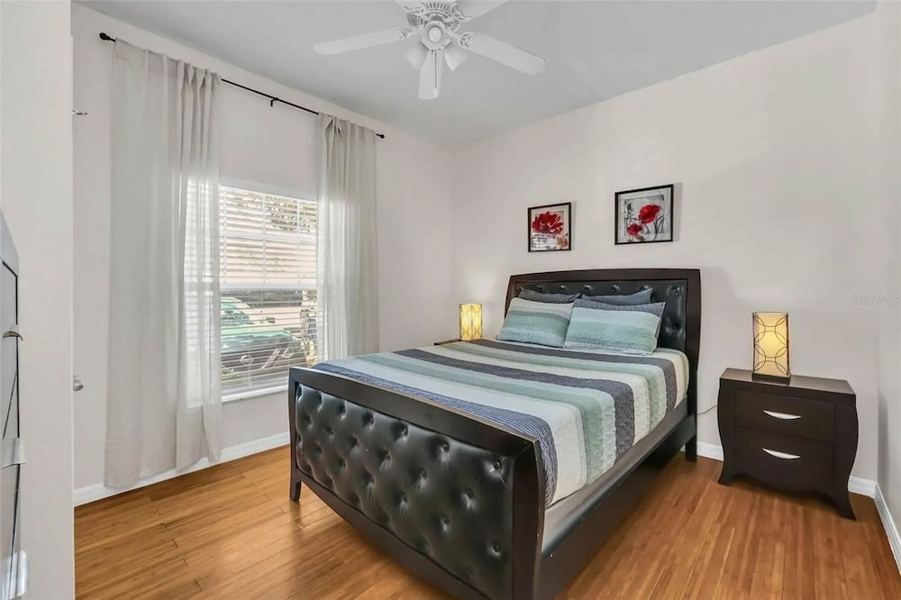 2335 Amazing 5BD Family Townhome Close to Disney