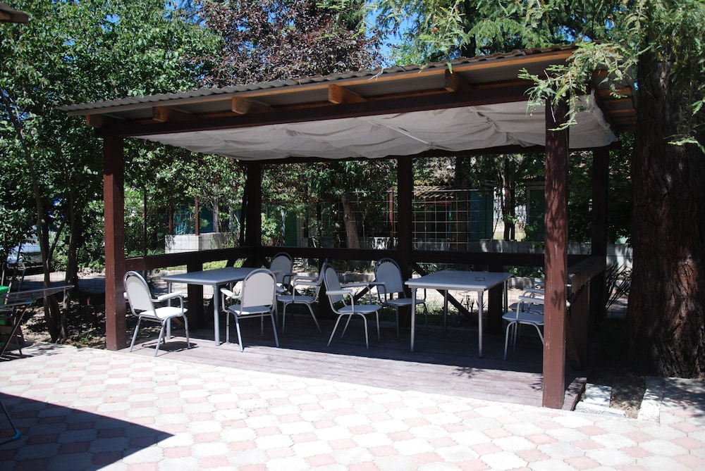 Peak Season Hotel