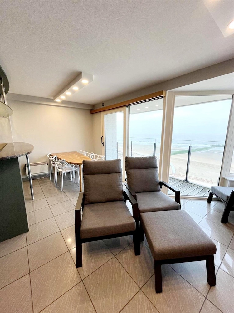 Apartment in Wenduine With Stunning Sea Views