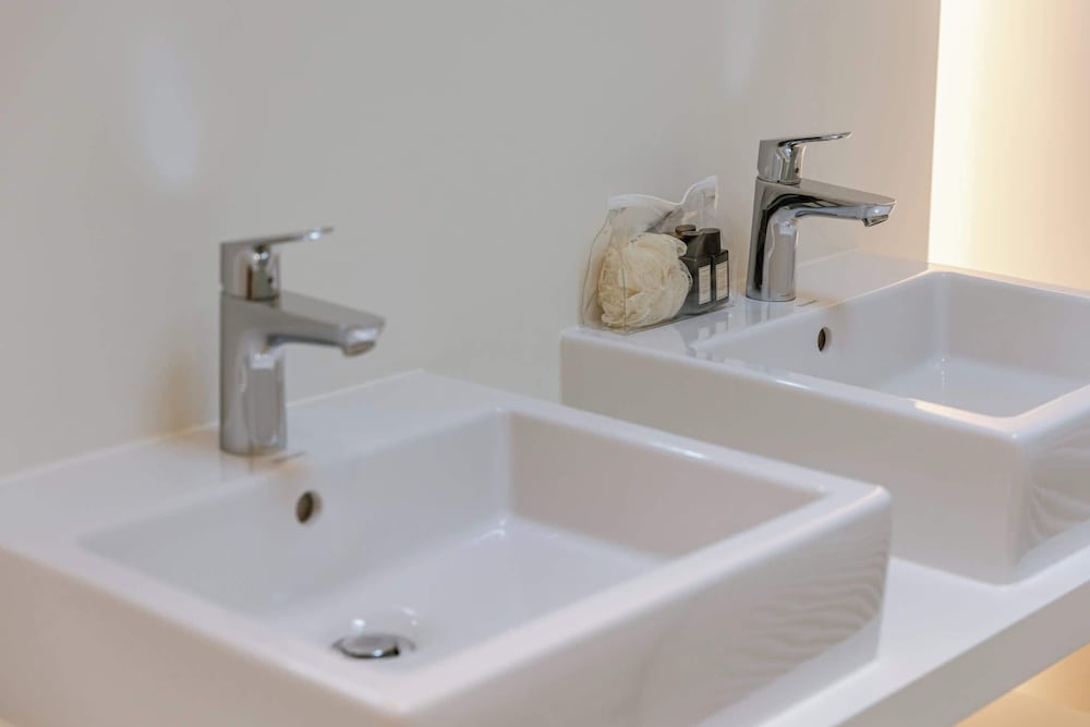 Charming Chic Stay With Garden Views Parking