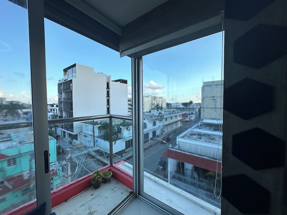 2BR Penthouse with Rooftop Pool