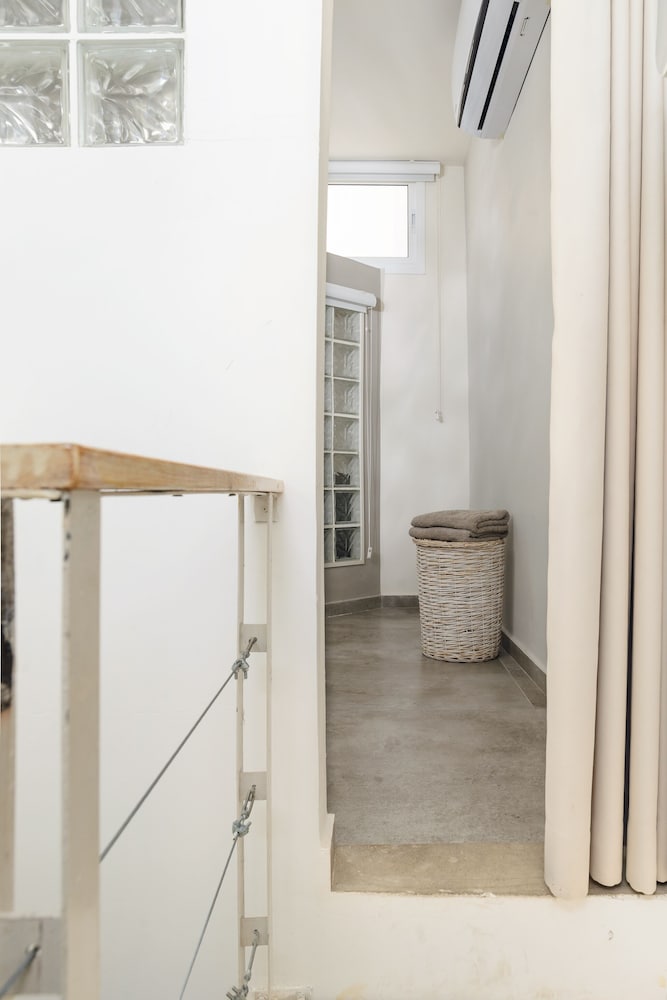 Duplex Lively Neighborhood by FeelHome