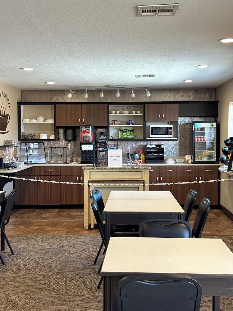 Twin Lakes Inn and RV