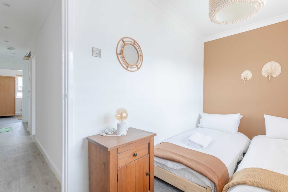 Spacious 3BD Flat, Close to Tube - Fulham!