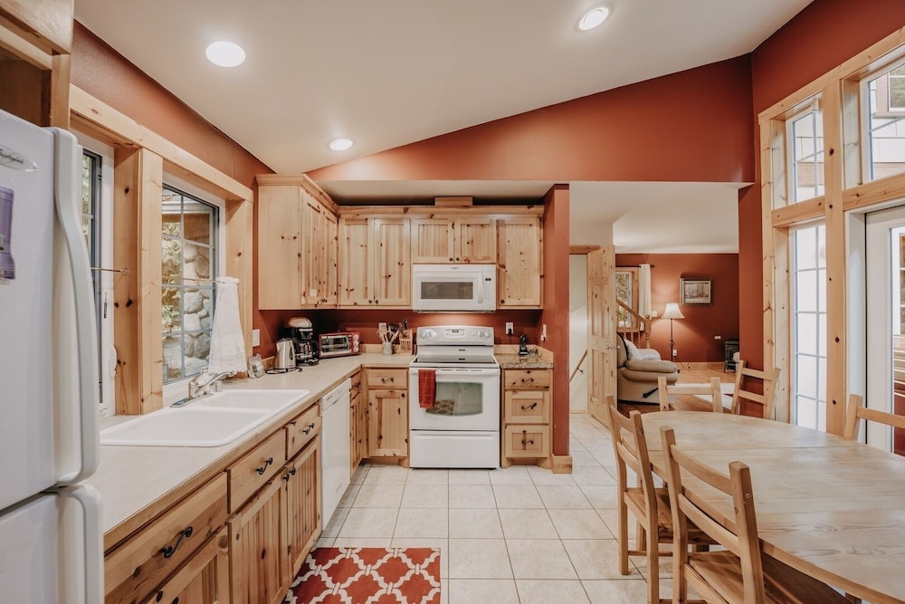 34sl - Hot Tub - Bbq - Ping Pong Table - Sleeps 8 3 Bedroom Home by RedAwning