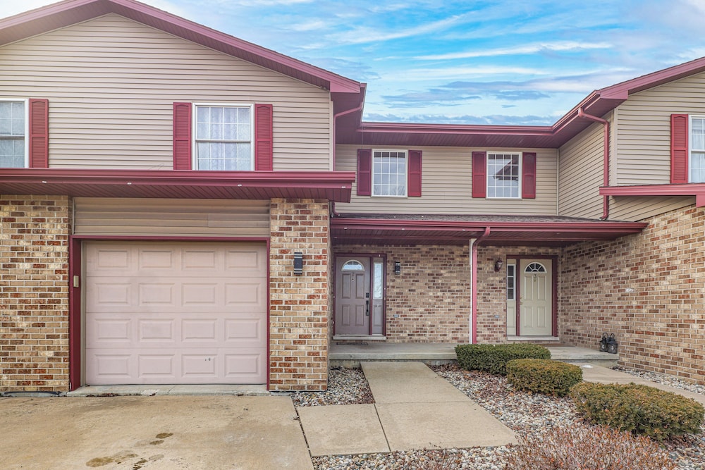 Bourbonnais Townhome ~ 3 Mi to ONU Campus!