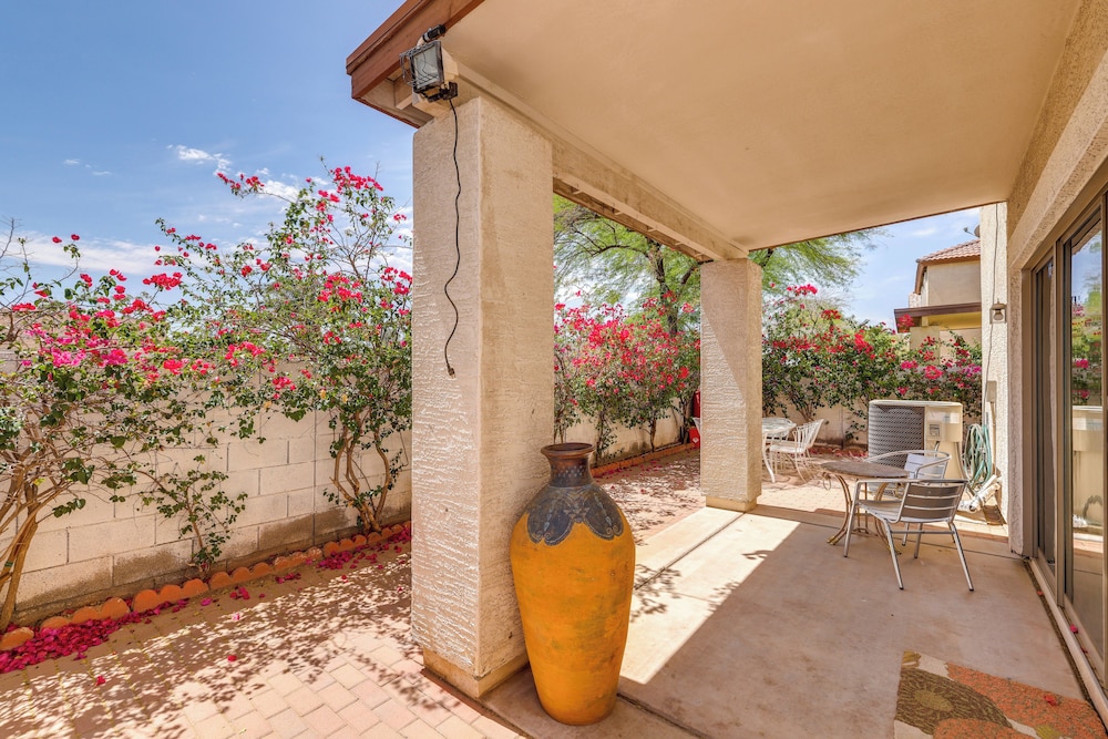 2 Mi to Desert Diamond Arena: Home w/ Patio!