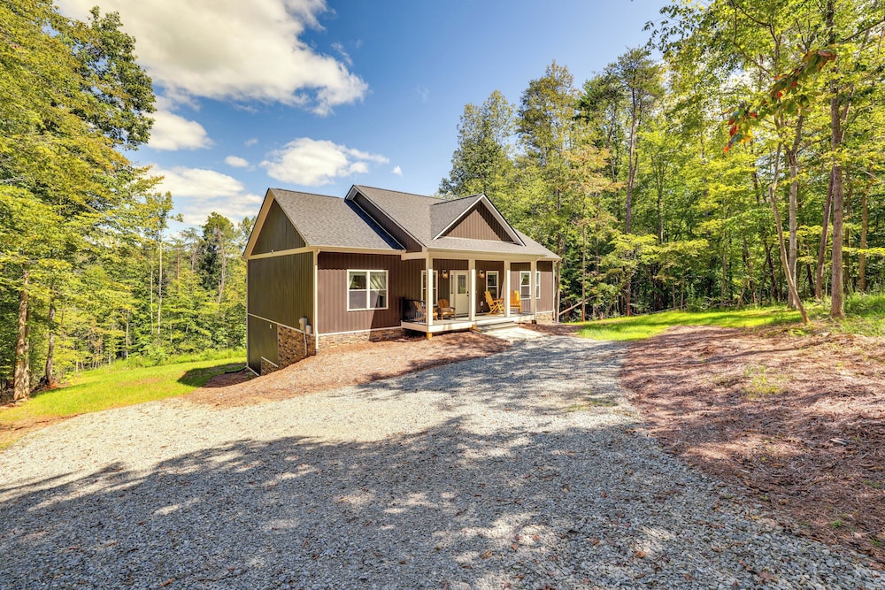9 Mi to Smith Mountain Lake: Getaway in Moneta! view 2