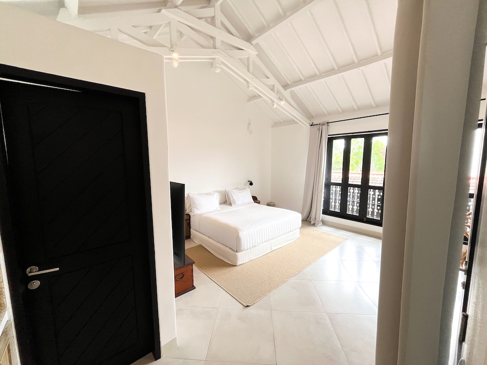 Lovely 2BR Villa Close to The Beach