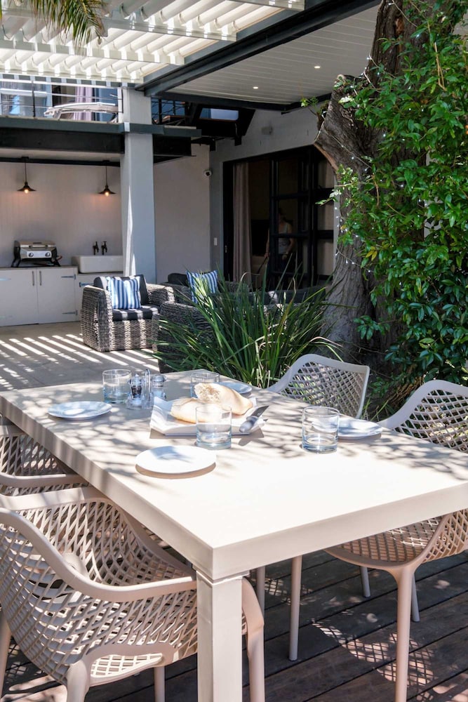 Camps Bay 4bed Villa w Pool Luxe on Central