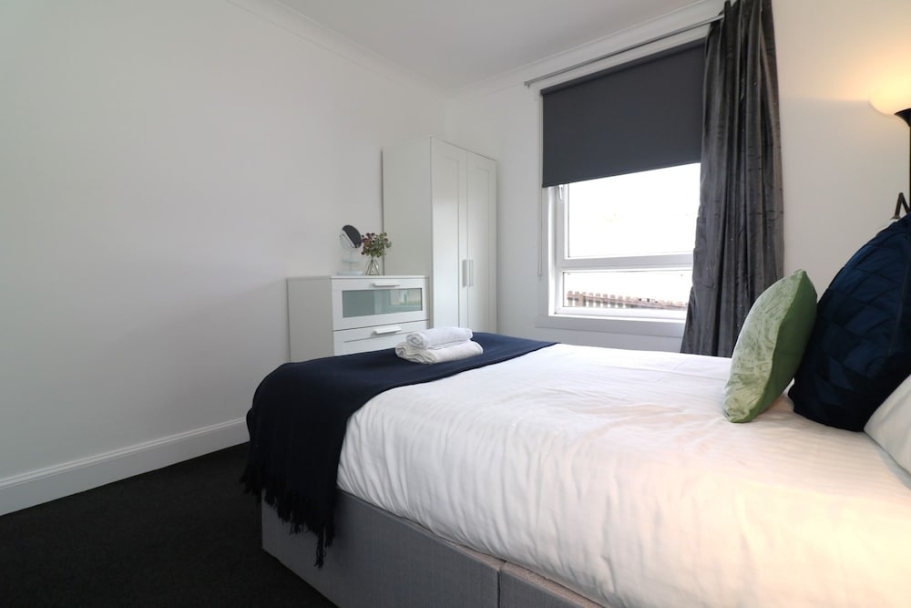 Gartlea House - Airdrie view 4