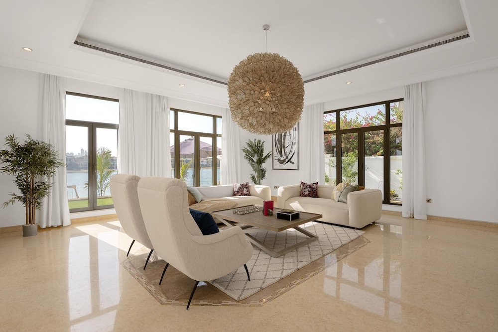 Villa on Beach w Private Pool The Palm Jumeirah