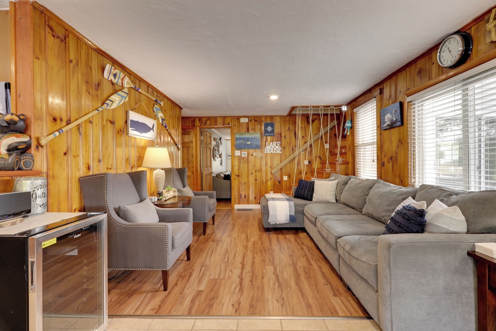 Football Fans Lake Retreat - 5 Mins to Gillette!