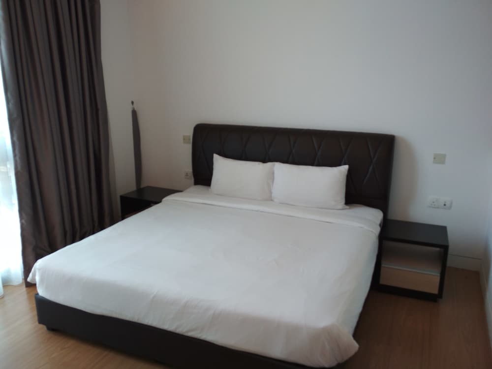 Queens Service Suite at Swiss Garden Residences