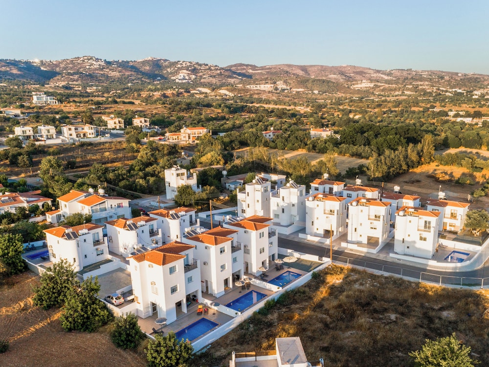 Sanders White Mountains - Charming Villa With Pool