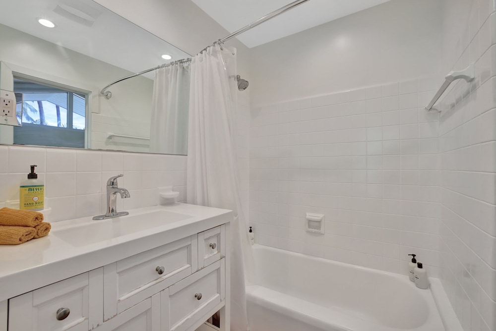 Seabreeze - 6BR Pool and Steps to Beach