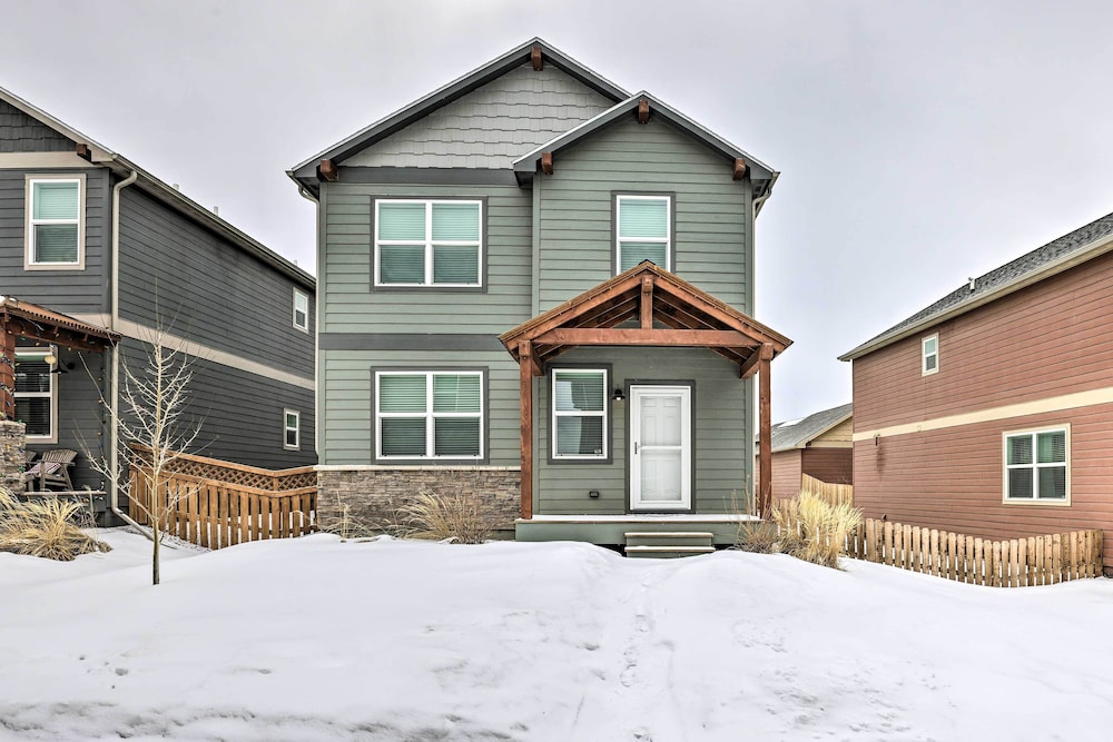 Gypsum Home w/ Patio: Between Glenwood & Vail