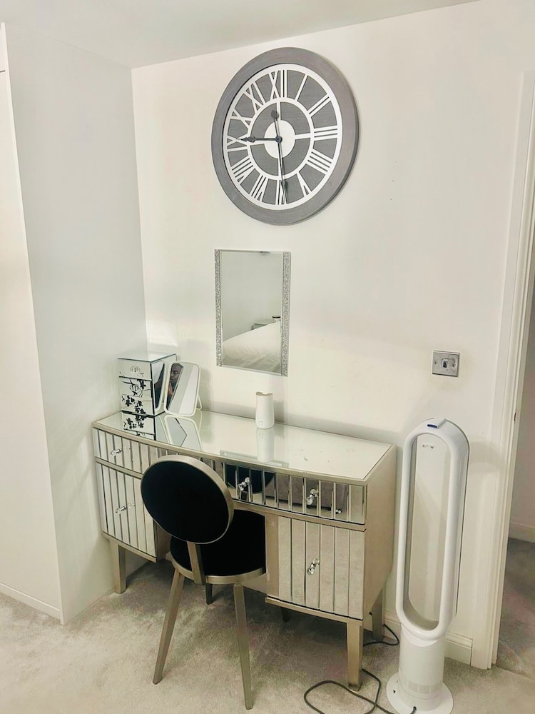 Luxurious Majestic 4 Bedroom- Free Parking