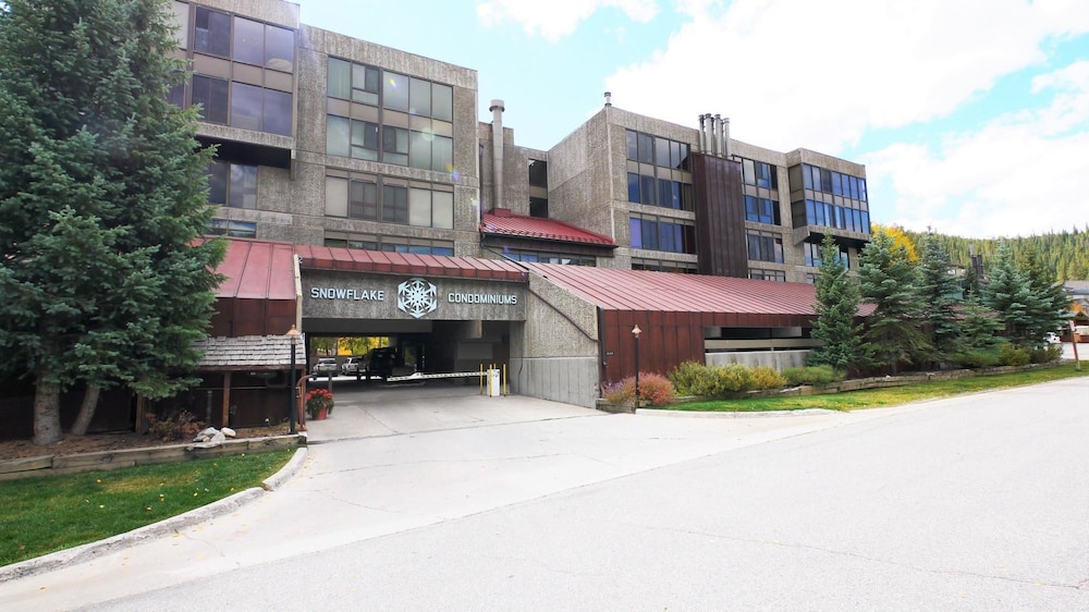 Pet-Friendly Ski in Ski out Condo 30 Second Walk to Lift - SF204 by RedAwning