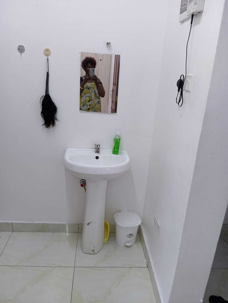 Lux Suites Rosavosa Apartments Bamburi