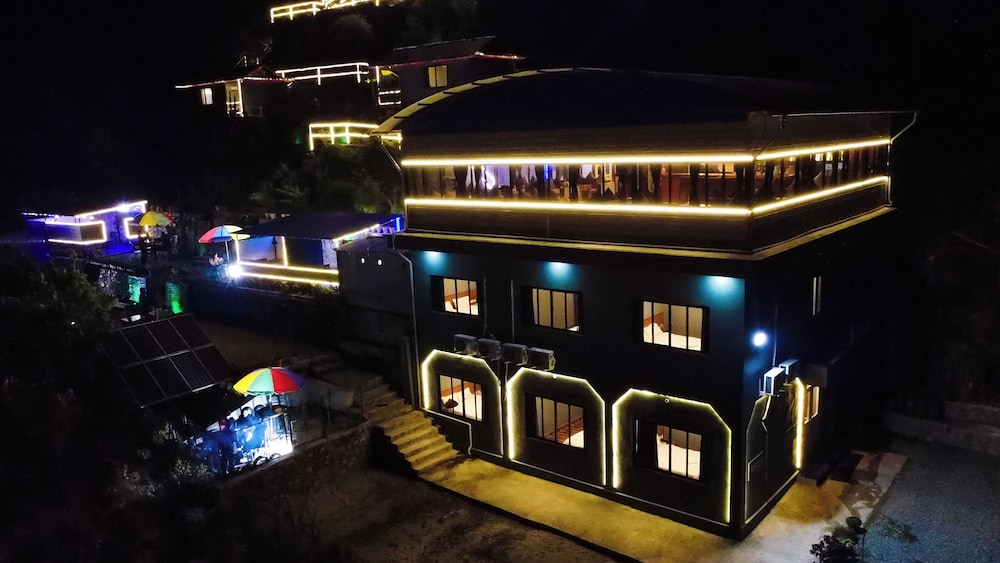 Tourist Land Resort City View Delux