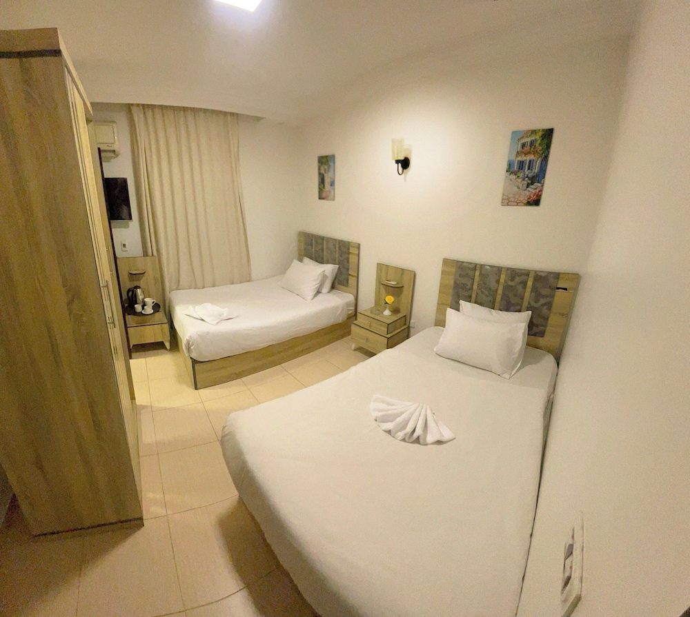 Pearl pyramids Inn