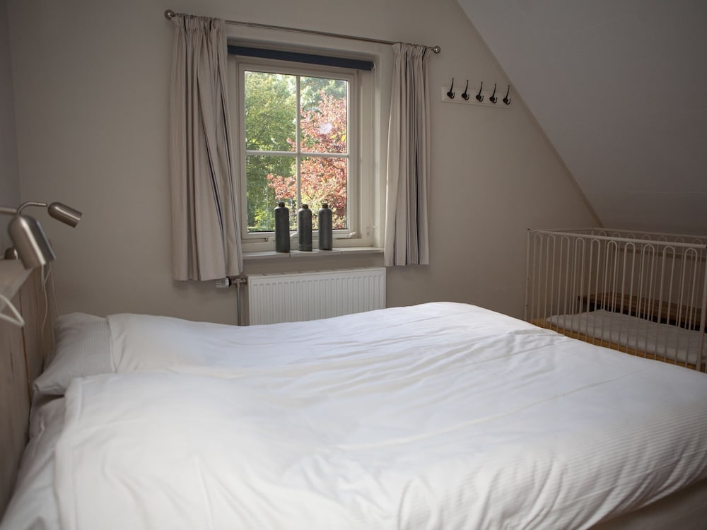 Spacious Farmhouse with Barbecue near Veluwe view 3
