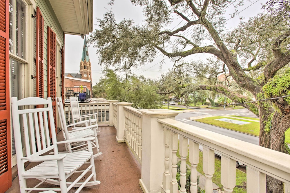 Inviting Uptown New Orleans Apt: Perfect Location!