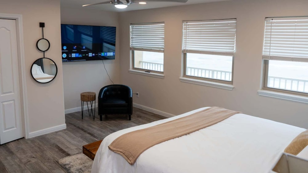 Penthouse Beachfront Views Renovated 4 Bedroom Condo