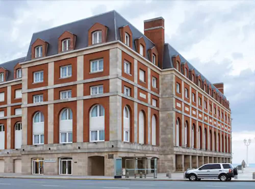 Hotel NH Hotel Casino - Image 1