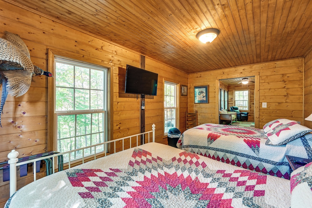 3 Mi to Dale Hollow Lake: Wooded Retreat w/ Decks!