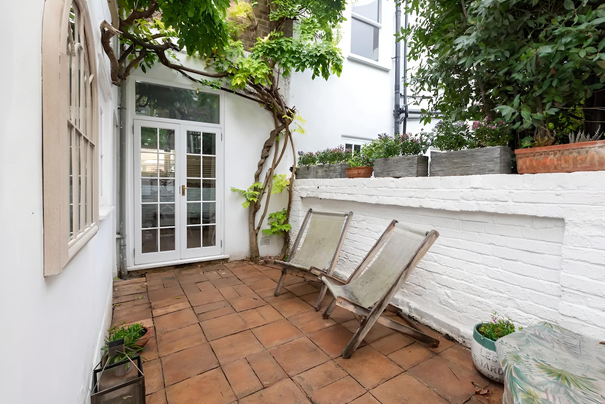 Vibrant 1BD Home With Outdoor Patio - Hammersmith!