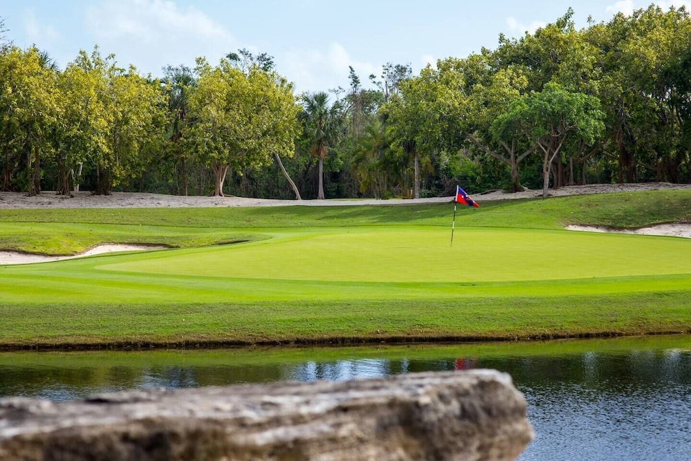 2BR Luxury Condo Golf View Corasol