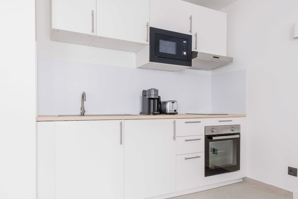 Beautiful Studio for two People - Puteaux view 3