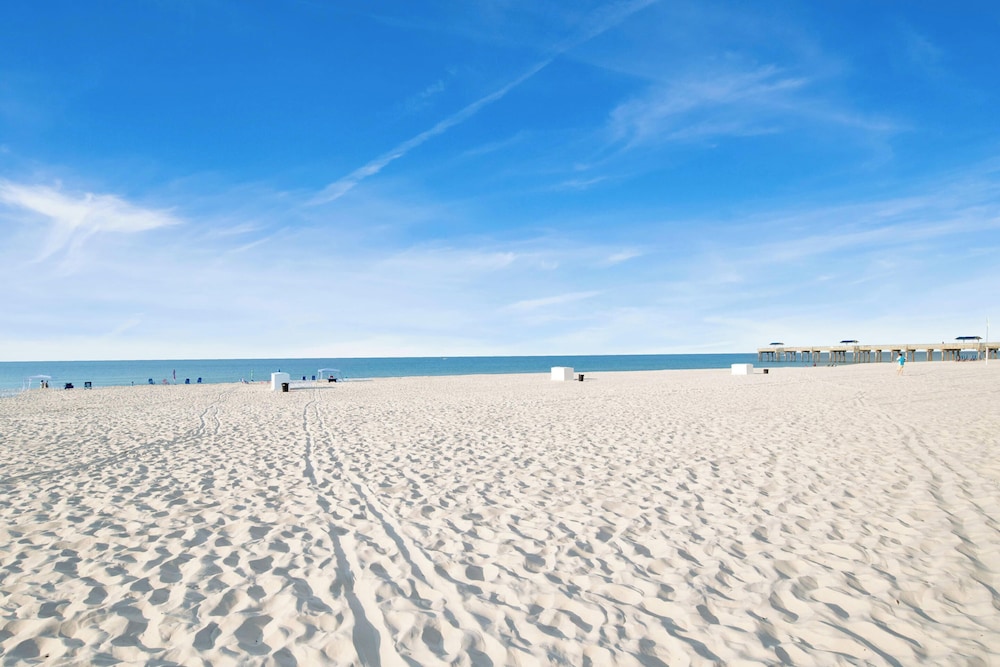 Admiral's Quarters #1406 by Southern Vacation Rentals