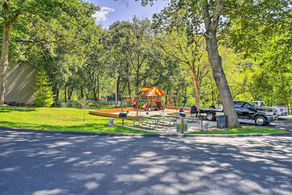 Spacious Branson Condo: 3 Mi to Table Rock Lake! view 3
