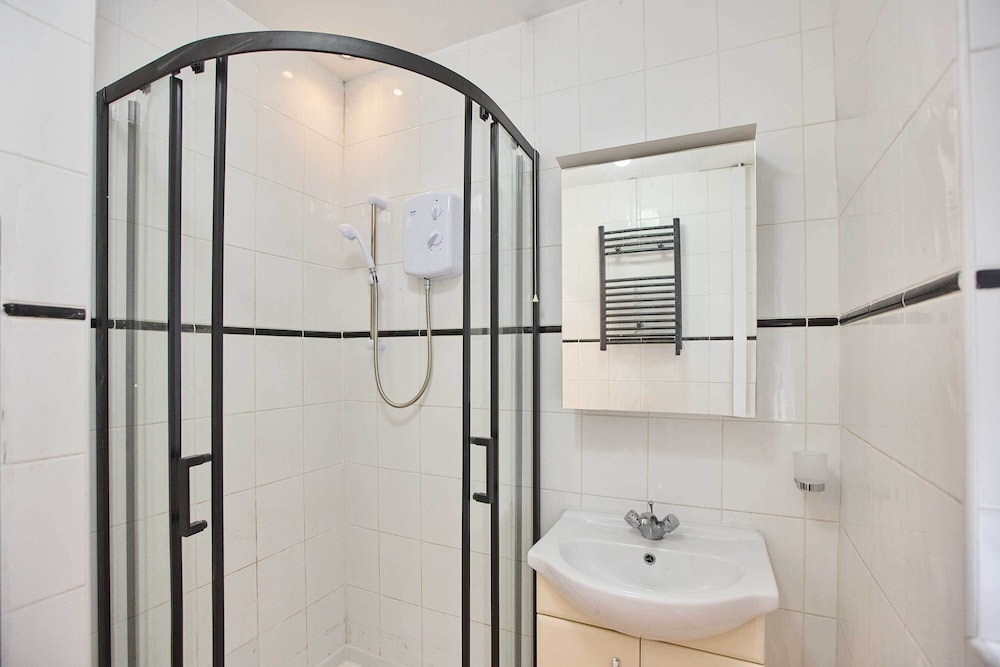 Host Stay Emporium Apartment A