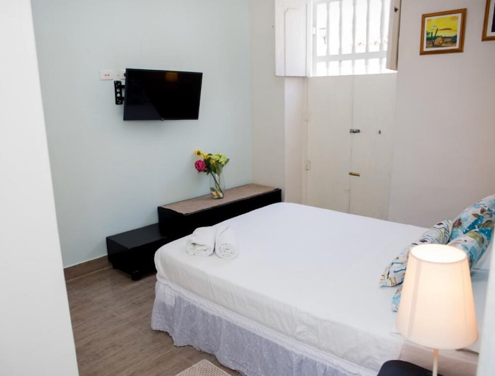 Room in Lodge - Cr-1 Room In Getsemani With Breakfast Wifi And Air Conditioning