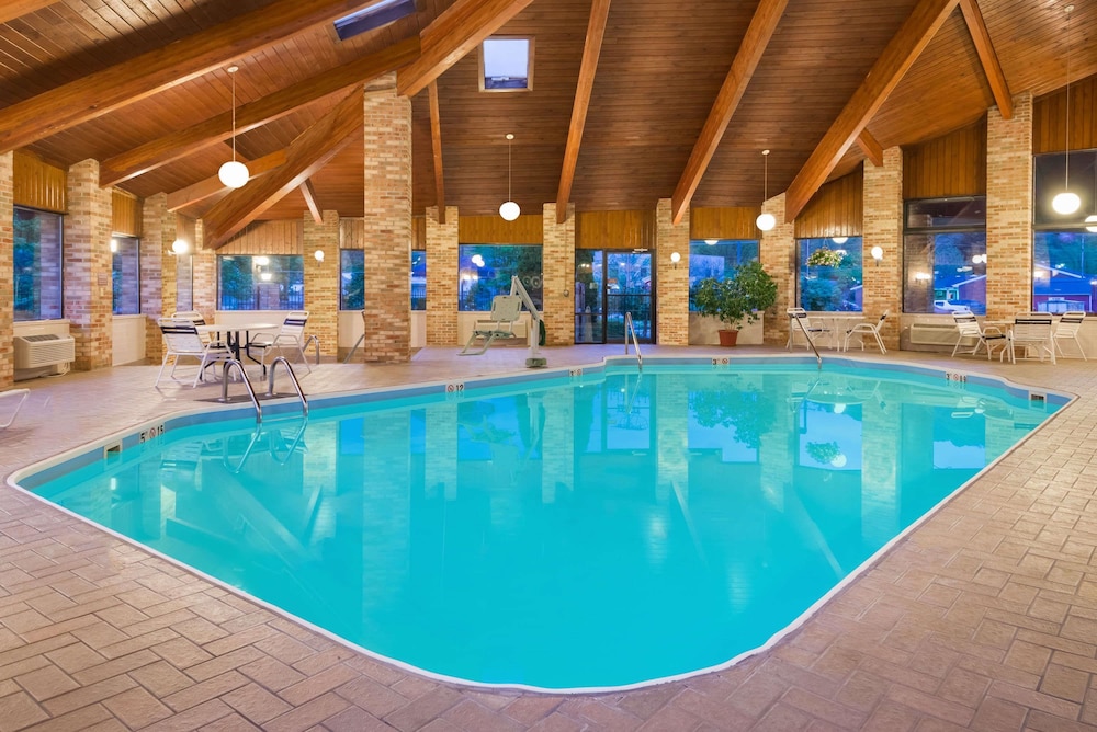 Athens Vacations - Quality Inn - Property Image 5